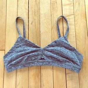 Alo yoga yoga lounge bra